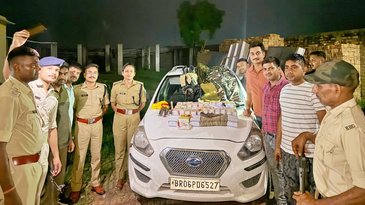 मोतिहारी में एक करोड़ का जाली नोट बरामद, नोटों की गड्डी के बीच मिला हथियार