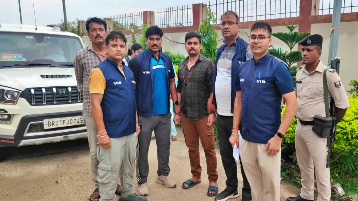 पटना में घूसखोर थानाध्यक्ष रंगे हाथों गिरफ्तार, JCB चलाने के एवज में करता था हफ्ता वसूली