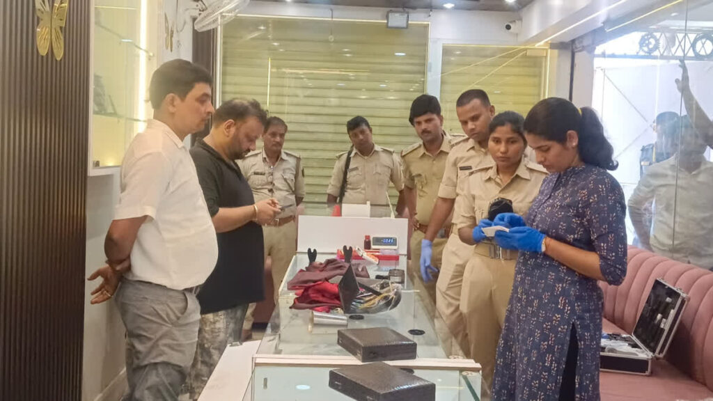 Jewelry shop robbed in Bikramganj Rohtas