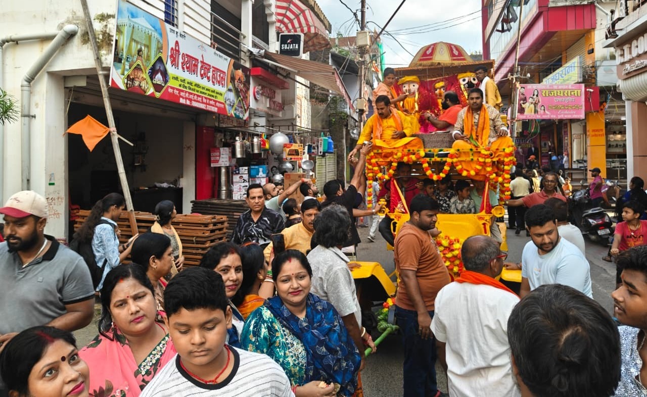 लोहरदगा में आस्था का महासंगम : घुरती रथ यात्रा के साथ धाम लौटे महाप्रभु, जय जगन्नाथ के जयघोष से गूंजा पूरा शहर से लेकर प्रखंड मुख्यालय 2 2 15