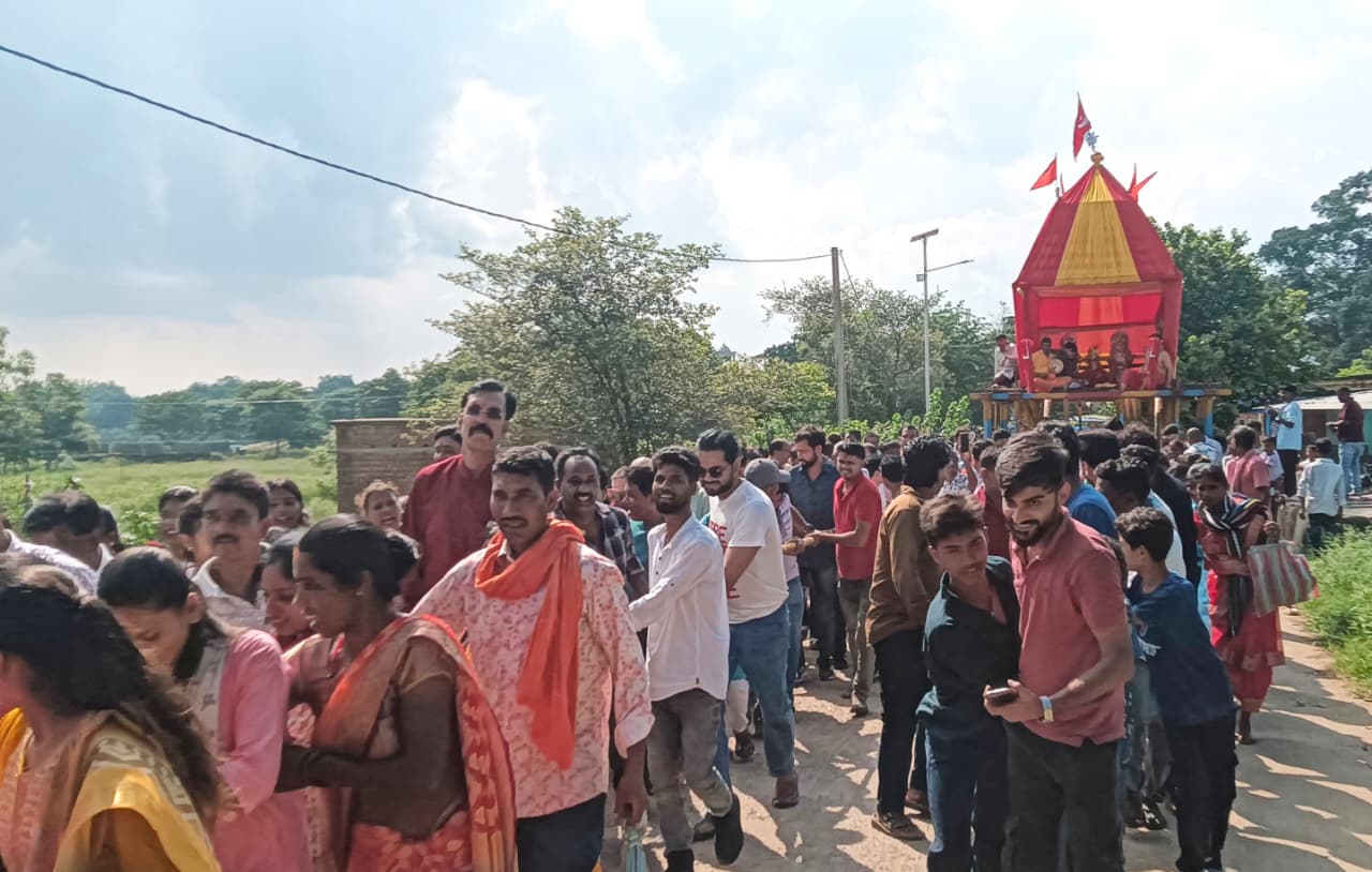 लोहरदगा में आस्था का महासंगम : घुरती रथ यात्रा के साथ धाम लौटे महाप्रभु, जय जगन्नाथ के जयघोष से गूंजा पूरा शहर से लेकर प्रखंड मुख्यालय 3 3 13