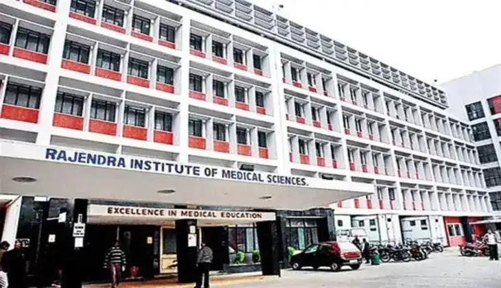 RIMS की फेयरवेल पार्टी में जमकर चली शराब और बीयर, हुड़दंग-बवाल को लेकर MBBS छात्रों पर एक्शन की तैयारी
