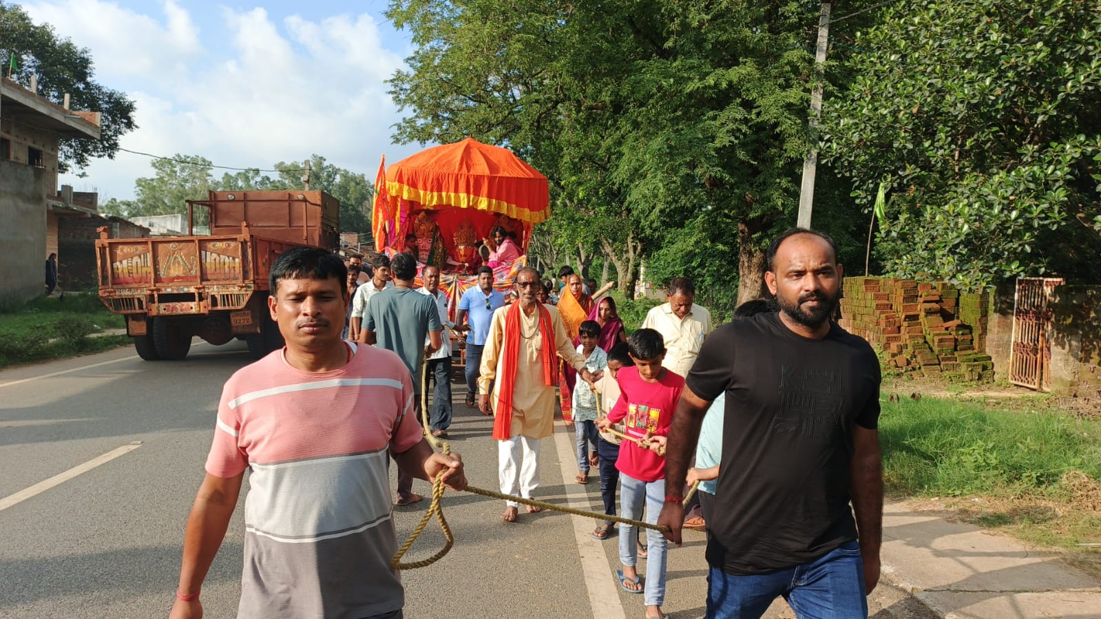 लोहरदगा में आस्था का महासंगम : घुरती रथ यात्रा के साथ धाम लौटे महाप्रभु, जय जगन्नाथ के जयघोष से गूंजा पूरा शहर से लेकर प्रखंड मुख्यालय 5 5 13