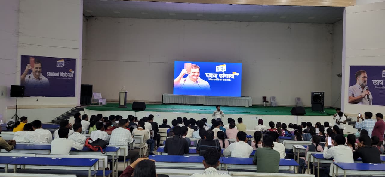लोहरदगा कांग्रेस जिलाध्यक्ष सुखैर भगत की अध्यक्षता में छात्रों की गूंज अभियान का आयोजन, पार्टी सह-प्रभारी सीरिबेल्ला प्रसाद ने विद्यार्थियों को किया संबोधित 6 6 11