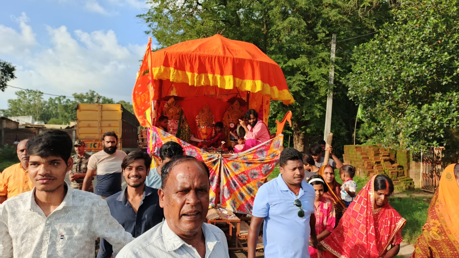 लोहरदगा में आस्था का महासंगम : घुरती रथ यात्रा के साथ धाम लौटे महाप्रभु, जय जगन्नाथ के जयघोष से गूंजा पूरा शहर से लेकर प्रखंड मुख्यालय 6 6 12