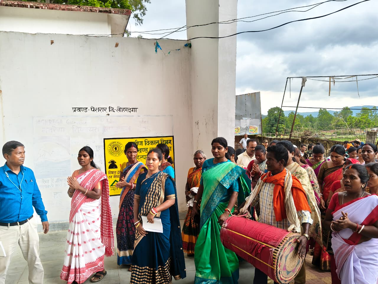 लोहरदगा के पेशरार में राष्ट्रीय अनुसूचित जनजाति आयोग की सदस्य डा.आशा लकड़ा का जनसंवाद :आदिवासी इलाकों की समस्याओं पर अफसरों को दिया एक्शन प्लान 5 6 6