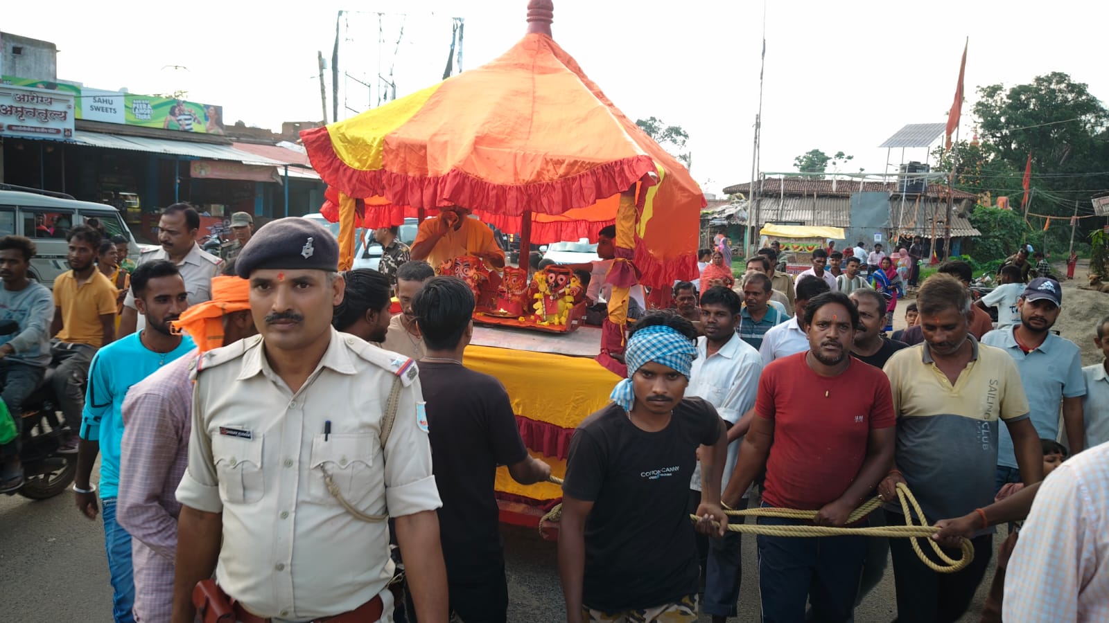 लोहरदगा में आस्था का महासंगम : घुरती रथ यात्रा के साथ धाम लौटे महाप्रभु, जय जगन्नाथ के जयघोष से गूंजा पूरा शहर से लेकर प्रखंड मुख्यालय 7 7 11