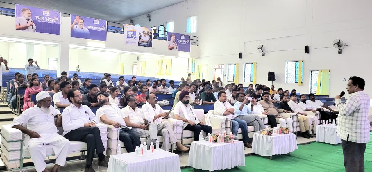 लोहरदगा कांग्रेस जिलाध्यक्ष सुखैर भगत की अध्यक्षता में छात्रों की गूंज अभियान का आयोजन, पार्टी सह-प्रभारी सीरिबेल्ला प्रसाद ने विद्यार्थियों को किया संबोधित 8 8 9