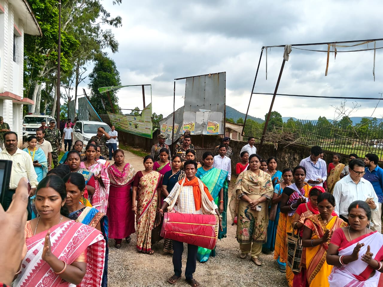 लोहरदगा के पेशरार में राष्ट्रीय अनुसूचित जनजाति आयोग की सदस्य डा.आशा लकड़ा का जनसंवाद :आदिवासी इलाकों की समस्याओं पर अफसरों को दिया एक्शन प्लान 8 9 2