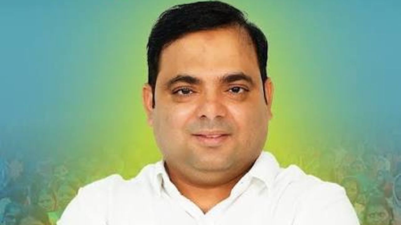 पाकुड़ में AJSU नेता अजहर इस्लाम के घर छापेमारी, भारी संख्या में पुलिस बल तैनात