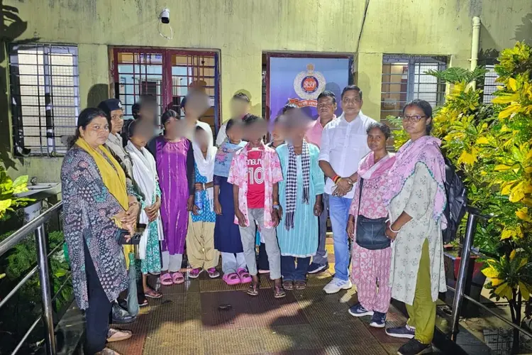 चक्रधरपुर में 11 नाबालिग बच्चों का रेस्क्यू, तमिलनाडू ले जाने की हो रही थी तैयारी