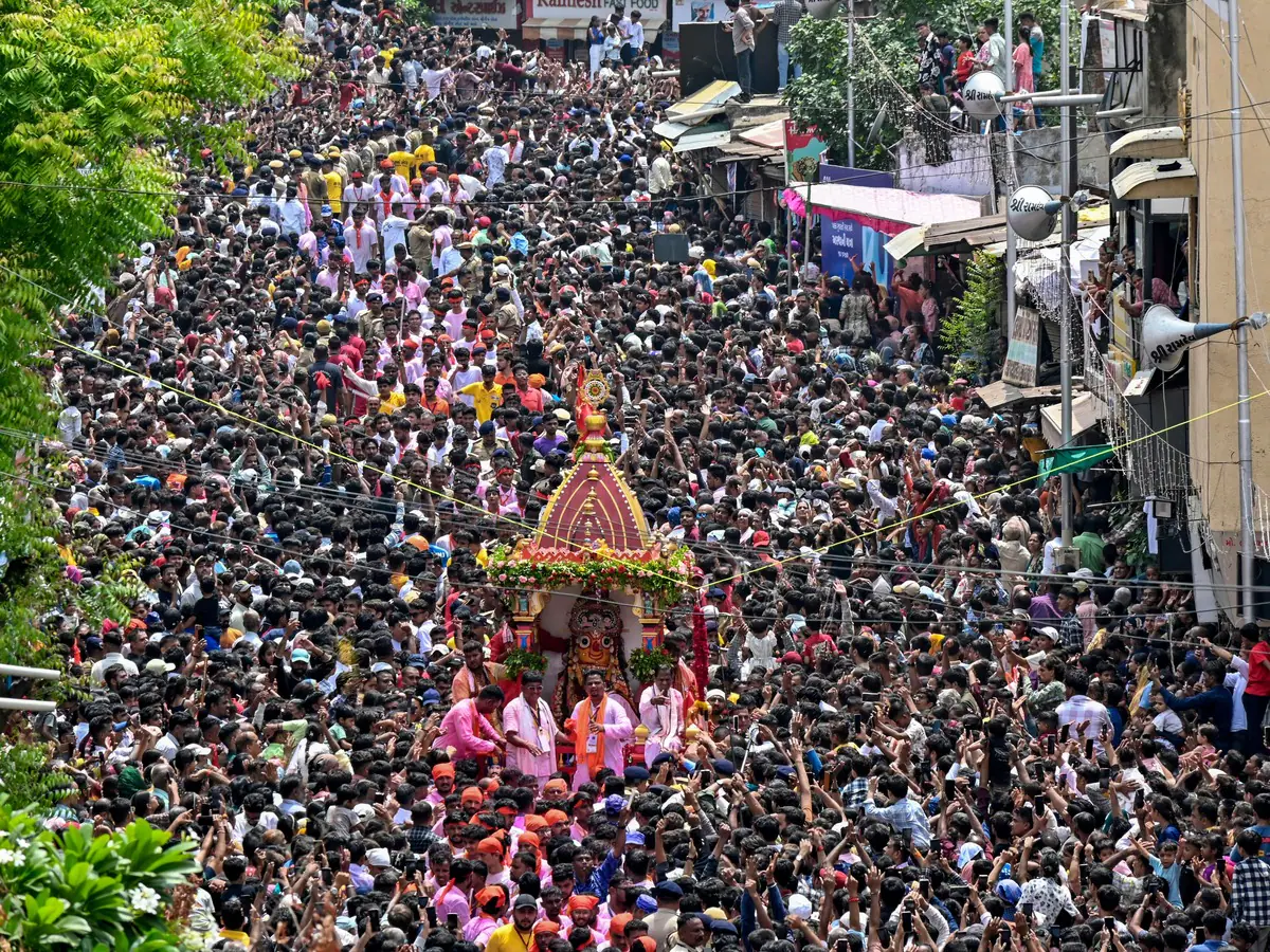 पुरी की जगन्नाथ रथयात्रा में भगदड़ जैसी स्थिति, धक्का-मुक्की में एक श्रद्धालु की मौत,120 अस्पताल में भर्ती 1 PTI07 16 2026 000364A 0 1784202778024 1784202788986 179a327e ac76 4f08 9c9f 8251dec42215