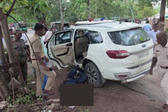 चतरा में SP ऑफिस के सामने पुलिस जवान ने प्राइवेट गार्ड को मारी गोली, मौके पर हुई मौत, हिरासत में आरोपी