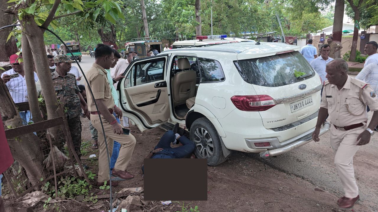 चतरा में SP ऑफिस के सामने पुलिस जवान ने प्राइवेट गार्ड को मारी गोली, मौके पर हुई मौत, हिरासत में आरोपी