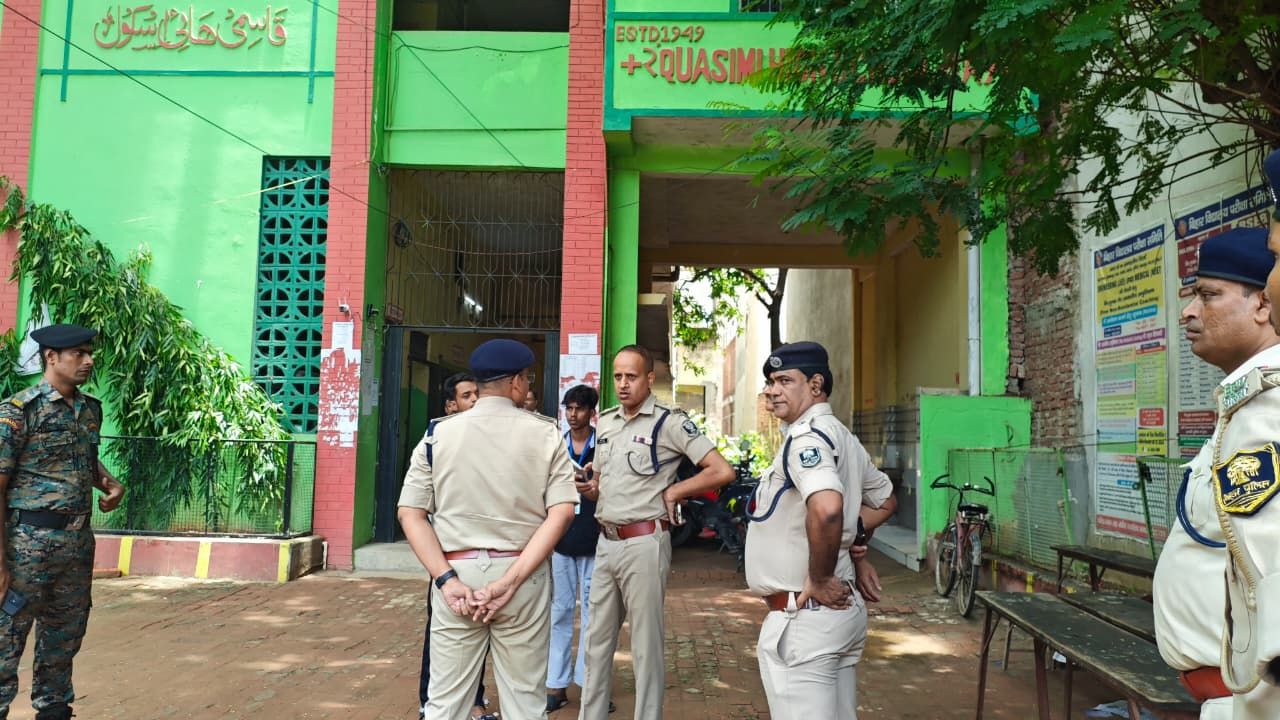 गया में बिहार पुलिस रेडियो वायरलेस परीक्षा के पेपर लीक करने की कोशिश नाकाम, शिक्षक पर लगा ‘पेपर की डील’ का आरोप