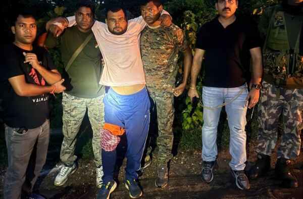 हजारीबाग में प्रिंस खान गैंग के साथ पुलिस की मुठभेड़, एक शूटर को लगी गोली 1 WA 1785375821245