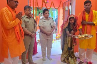 लोहरदगा के बगडू थाना परिसर में गूंजी 'हर-हर महादेव', SP सादिक अनवर रिजवी ने किया शिव-हनुमान मंदिर का उद्घाटन