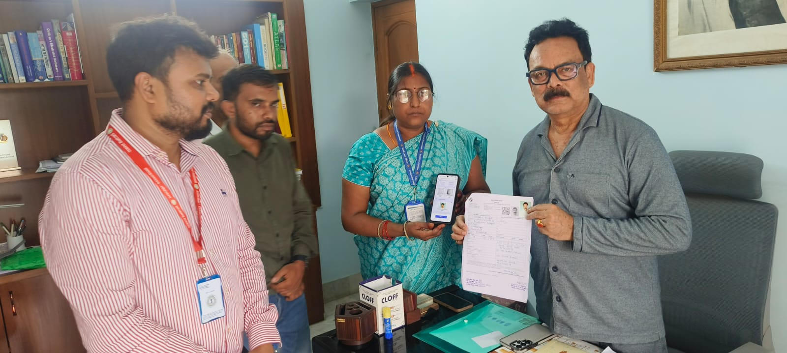 सांसद सुखदेव भगत ने BLO के माध्यम से भरा गणना प्रपत्र, सभी पात्र मतदाताओं से SIR अभियान में सहयोग की अपील, सांसद ने कहा- शुद्ध मतदाता सूची लोकतंत्र की सबसे मजबूत नींव