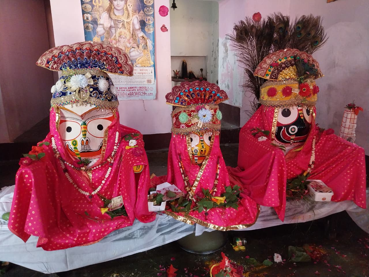 लोहरदगा ठाकुरबाड़ी मंदिर में भगवान जगन्नाथ, बलभद्र एवं देवी सुभद्रा का नेत्रदान उत्सव संपन्न, भव्य पूजा-हवन एवं भंडारे का आयोजन 1 WhatsApp Image 2026 07 15 at 2.25.06 PM