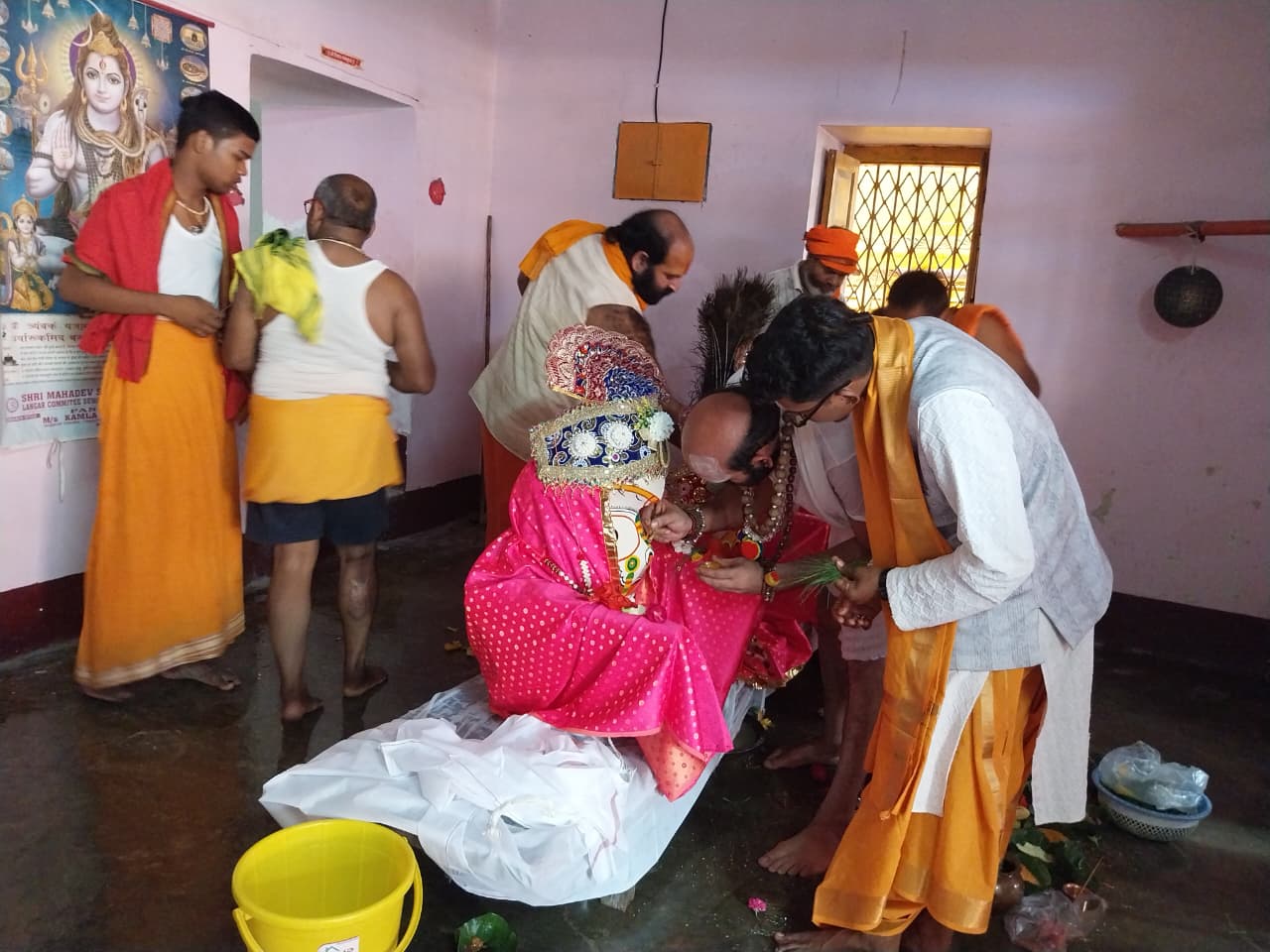 लोहरदगा ठाकुरबाड़ी मंदिर में भगवान जगन्नाथ, बलभद्र एवं देवी सुभद्रा का नेत्रदान उत्सव संपन्न, भव्य पूजा-हवन एवं भंडारे का आयोजन 2 WhatsApp Image 2026 07 15 at 2.25.07 PM