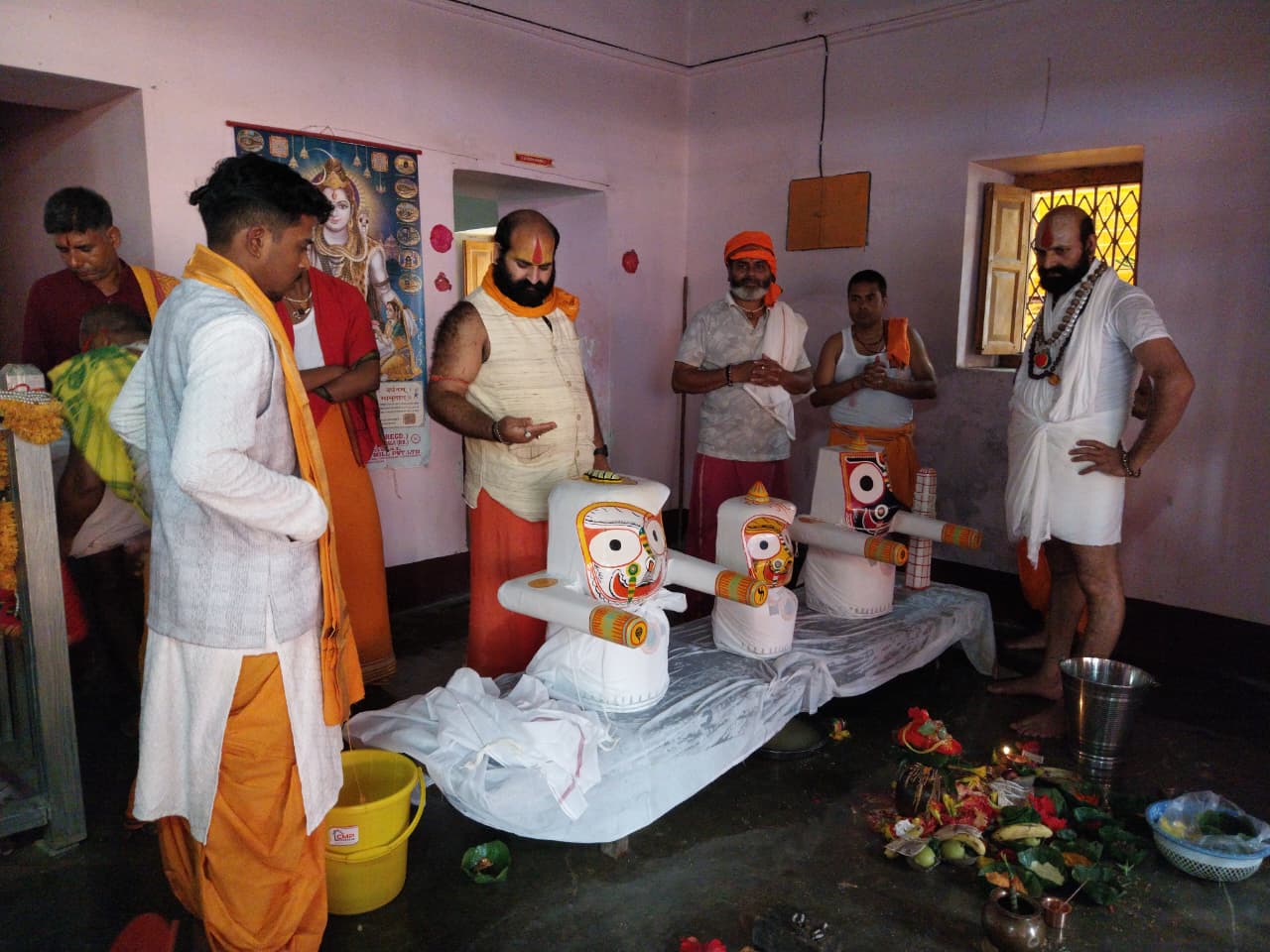 लोहरदगा ठाकुरबाड़ी मंदिर में भगवान जगन्नाथ, बलभद्र एवं देवी सुभद्रा का नेत्रदान उत्सव संपन्न, भव्य पूजा-हवन एवं भंडारे का आयोजन 4 WhatsApp Image 2026 07 15 at 2.25.09 PM