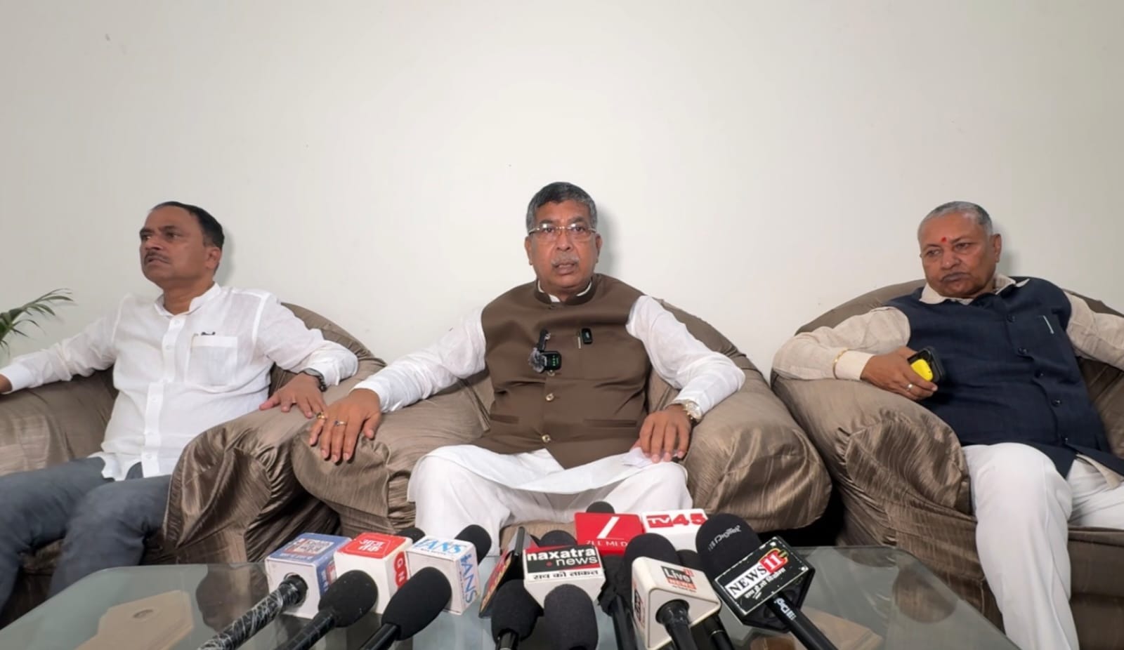चतरा दौरे पर BJP प्रदेश अध्यक्ष आदित्य साहू ने हेमंत सरकार पर साधा निशाना,बोले- कानून व्यवस्था बदहाल, अवैध खनन के खिलाफ चलेगा अभियान