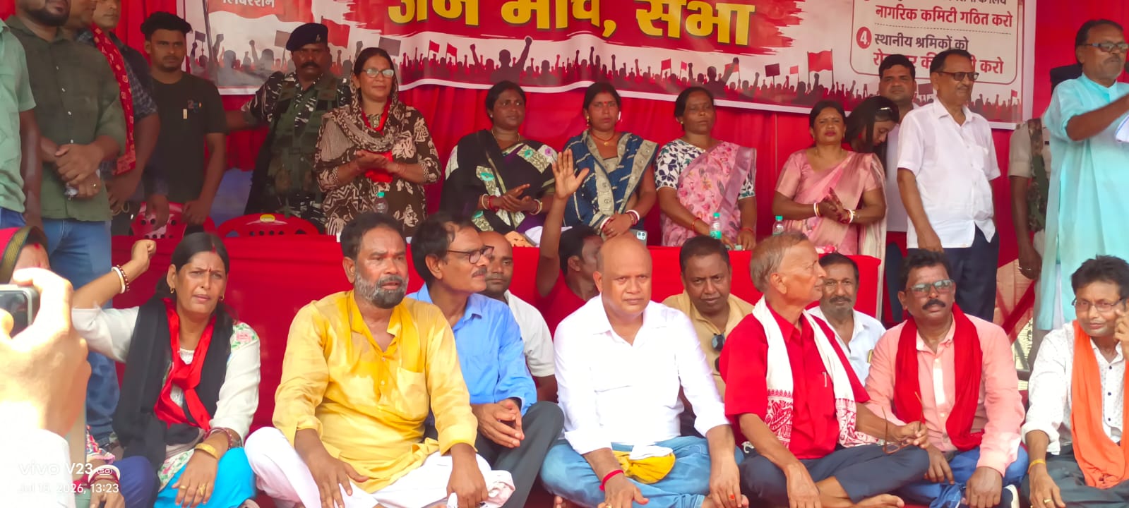 धनबाद में निरसा एलिवेटेड रोड़ को लेकर सियासी संग्राम, बीजेपी-माले ने दिखाई ताकत, सांसद ढुलू महतो और विधायक अरूप चटर्जी आमने-सामने 2 WhatsApp Image 2026 07 15 at 6.51.12 PM