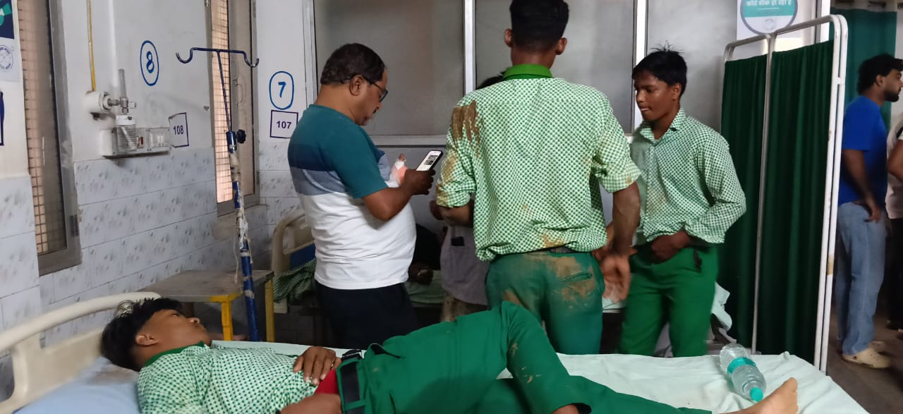 खूंटी में हाईटेंशन तार की चपेट में आए बच्चे, दो की मौत, छह झुलसे