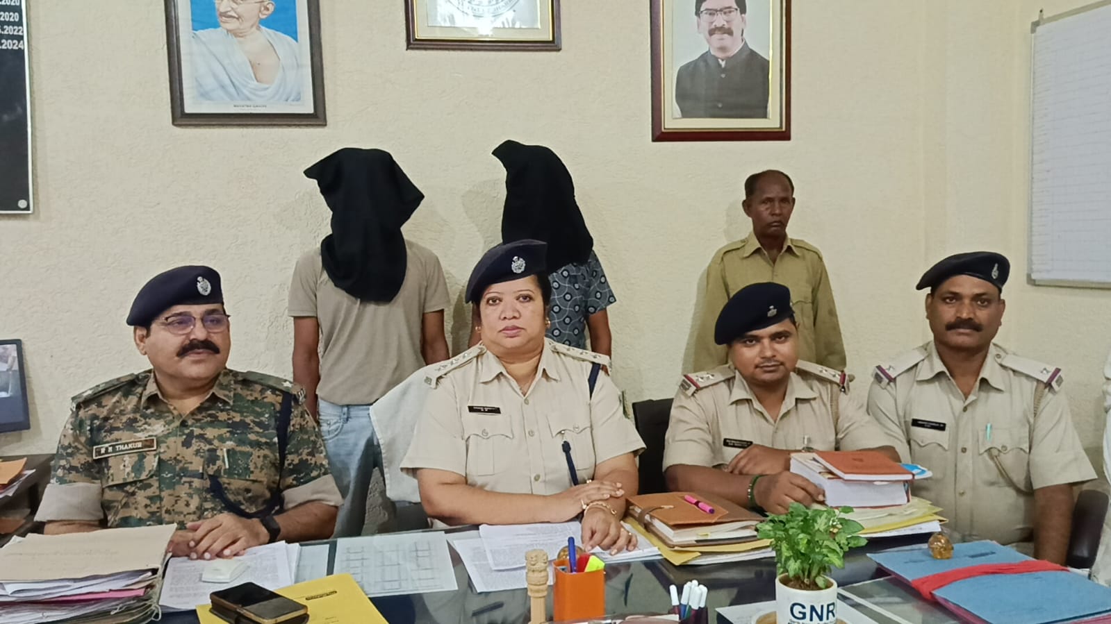 लोहरदगा पुलिस ने हत्या की साजिश रच रहे दो अपराधी को किया गिरफ्तार, एक फरार