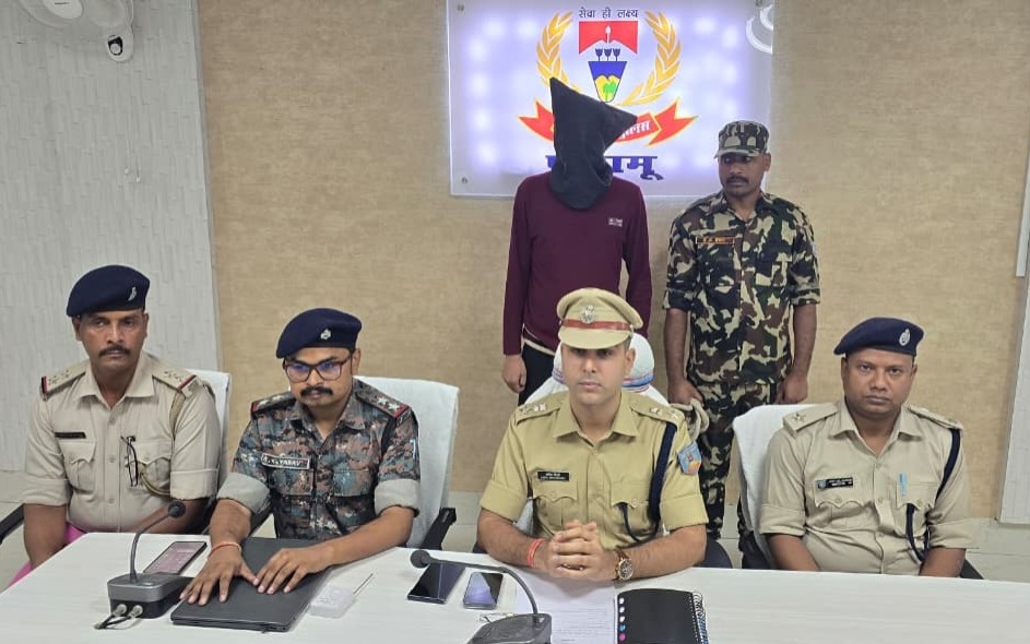 पलामू के चर्चित विनीता तिवारी हत्याकांड में पुलिस को बड़ी कामयाबी, यूपी के झांसी से दबोचा गया मुख्य आरोपी
