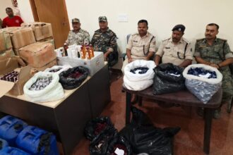 पलामू में नकली शराब की मिनी फैक्ट्री का भंडाफोड़, 250 लीटर स्प्रिट और 13 पेटी अवैध अंग्रेजी शराब बरामद