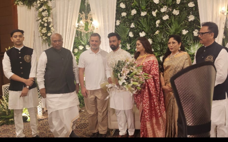 लोहरदगा सांसद सुखदेव भगत के बेटे अभिनव सिद्धार्थ की शादी का रिसेप्शन,राहुल गांधी, खड़गे, ओम बिरला, हरिवंश जी समेत कई दिग्गजों ने दिया आशीर्वाद