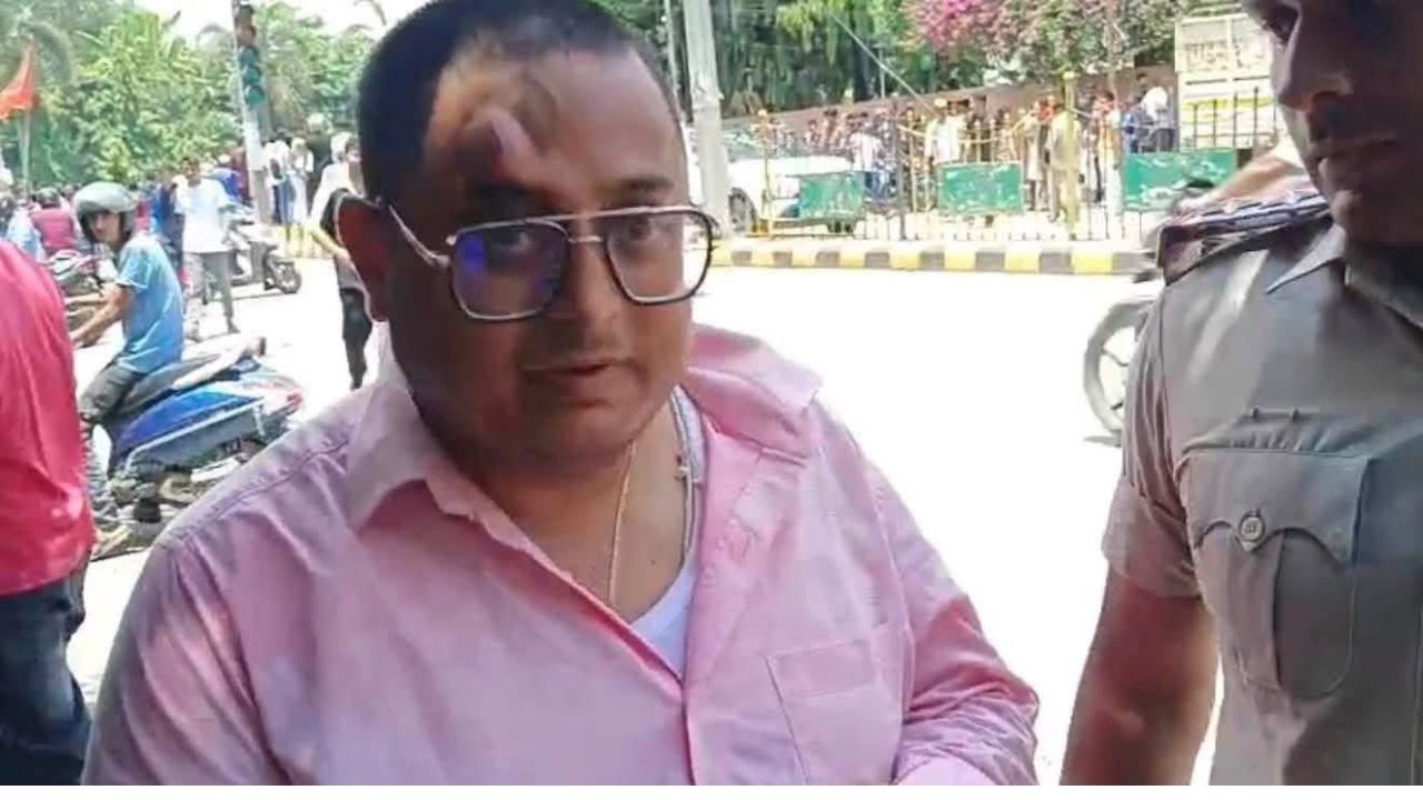 पटना में पत्रकार आर्यन आनंद शर्मा पर न्यूज कवरेज के दौरान हमला, भीड़ ने बुरी तरह पीट, सिर में लगी चोट