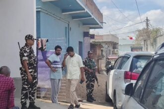 देवघर में IT की रेड, बलथर पंचायत की मुखिया सुनीता देवी के ठिकानों पर छापेमारी