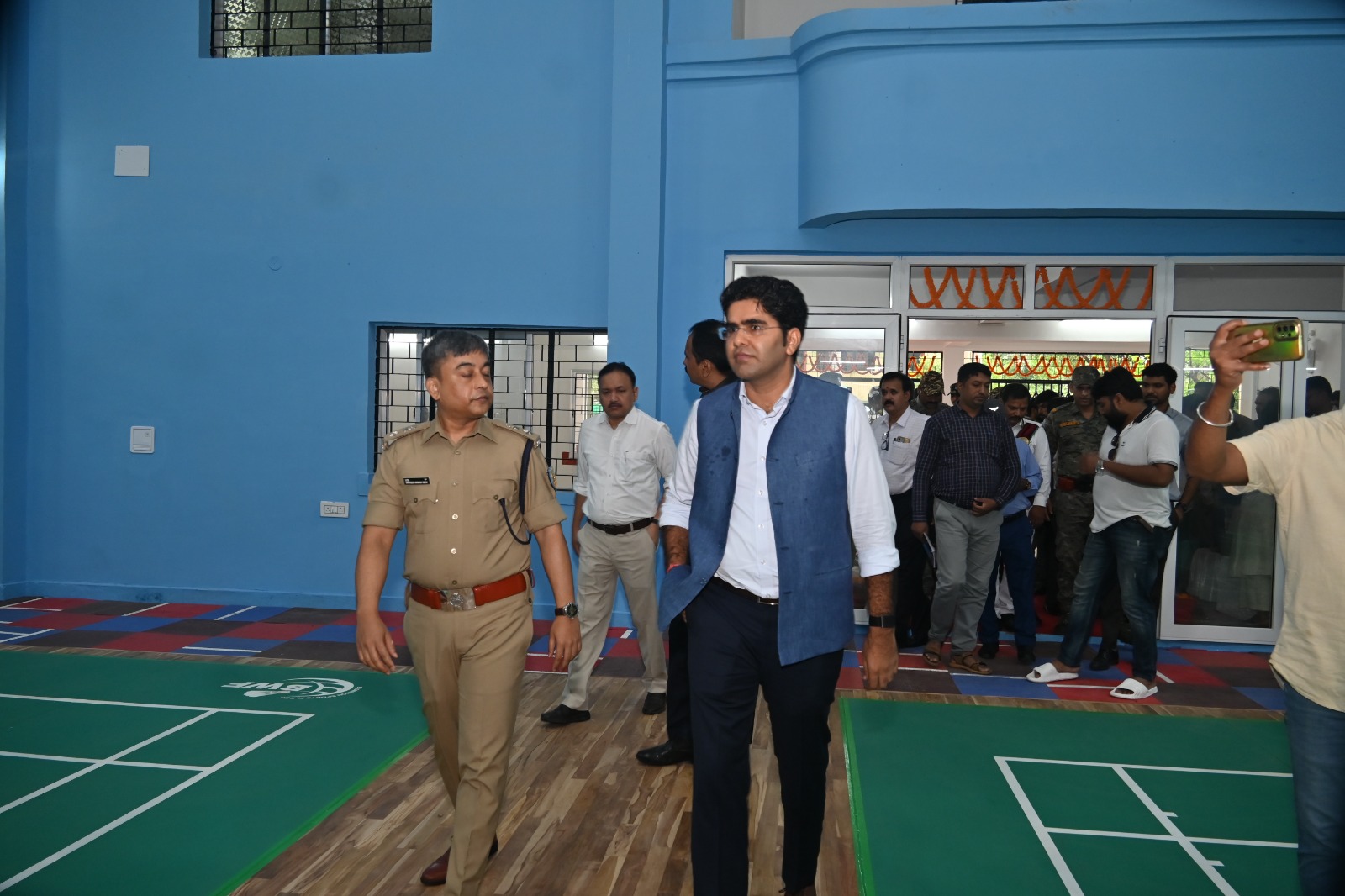 लोहरदगा में इंडोर स्टेडियम व जिम का हुआ लोकार्पण, DC ने कहा- जिले के खिलाड़ियों को बेहतर सुविधाएं देना हमारी प्राथमिकता 3 c 1
