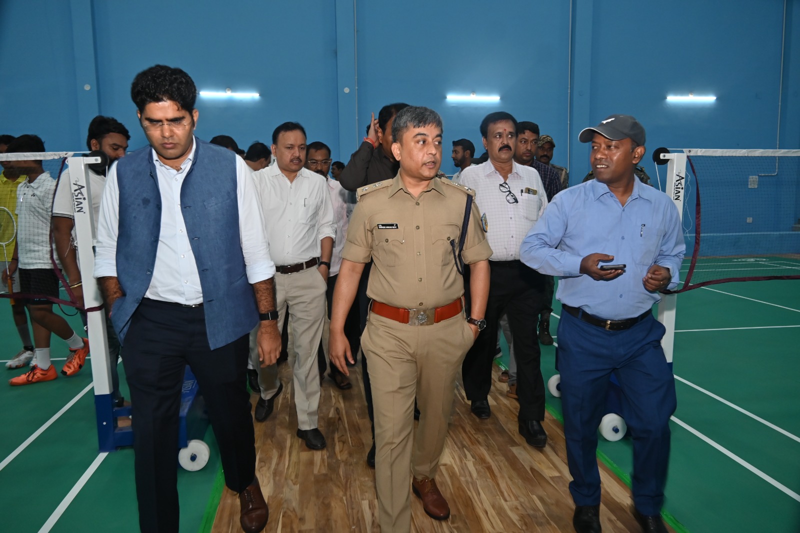 लोहरदगा में इंडोर स्टेडियम व जिम का हुआ लोकार्पण, DC ने कहा- जिले के खिलाड़ियों को बेहतर सुविधाएं देना हमारी प्राथमिकता 4 d 1
