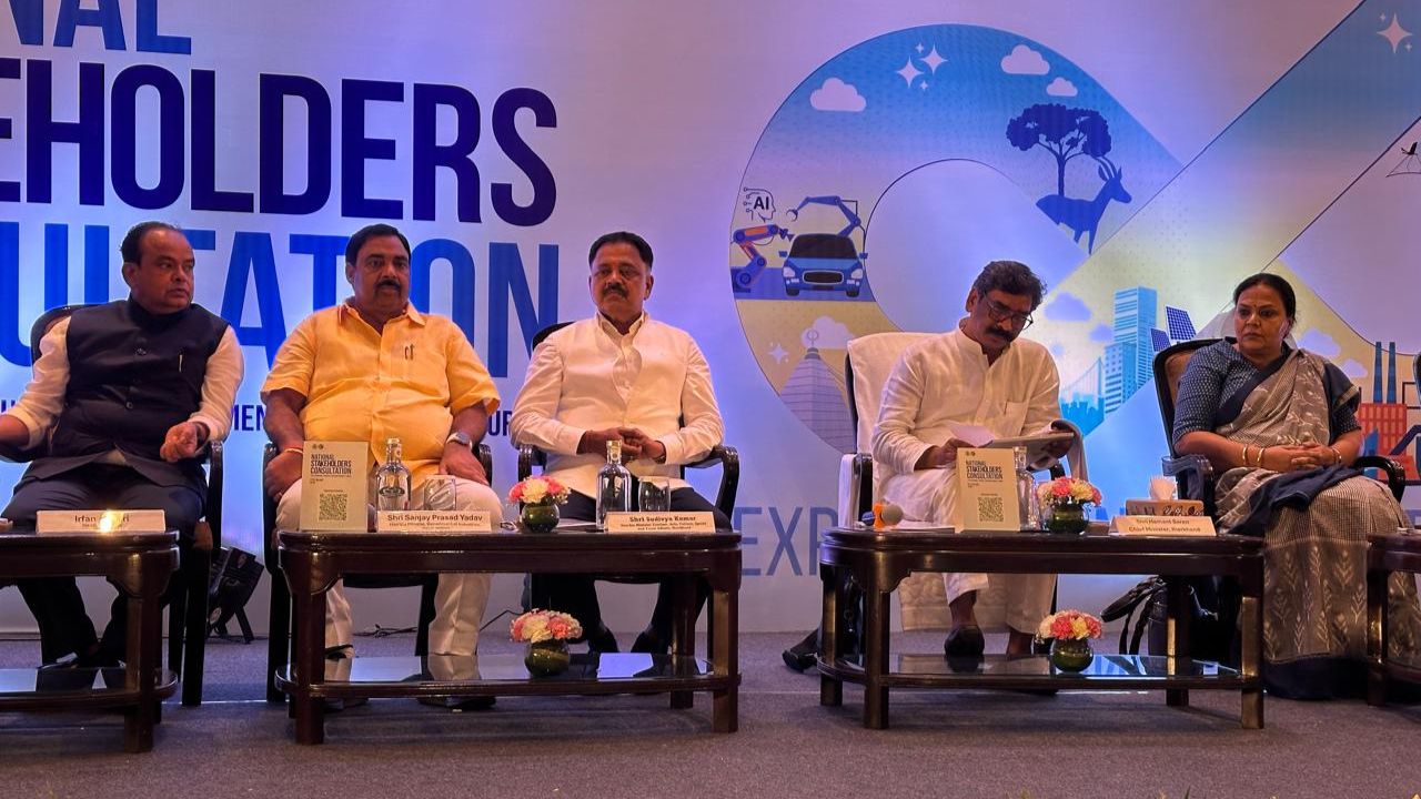 राधाकृष्ण किशोर की जगह दीपिका पांडे सिंह ने मुख्यमंत्री हेमंत सोरेन के साथ साझा किया मंच, नाराज वित्त मंत्री ने बयां किया दर्द 1 dipika pandey