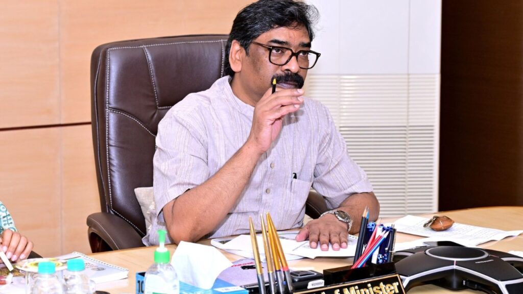 मुख्यमंत्री हेमंत सोरेन ने की कृषि,पशुपालन एवं सहकारिता विभाग की समीक्षा बैठक, कम वर्षापात के बाद सुखाड़ को देखते हुए योजना बनाने का दिया निर्देश