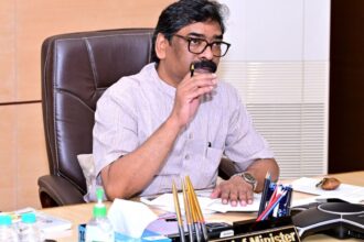 मुख्यमंत्री हेमंत सोरेन ने की कृषि,पशुपालन एवं सहकारिता विभाग की समीक्षा बैठक, कम वर्षापात के बाद सुखाड़ को देखते हुए योजना बनाने का दिया निर्देश
