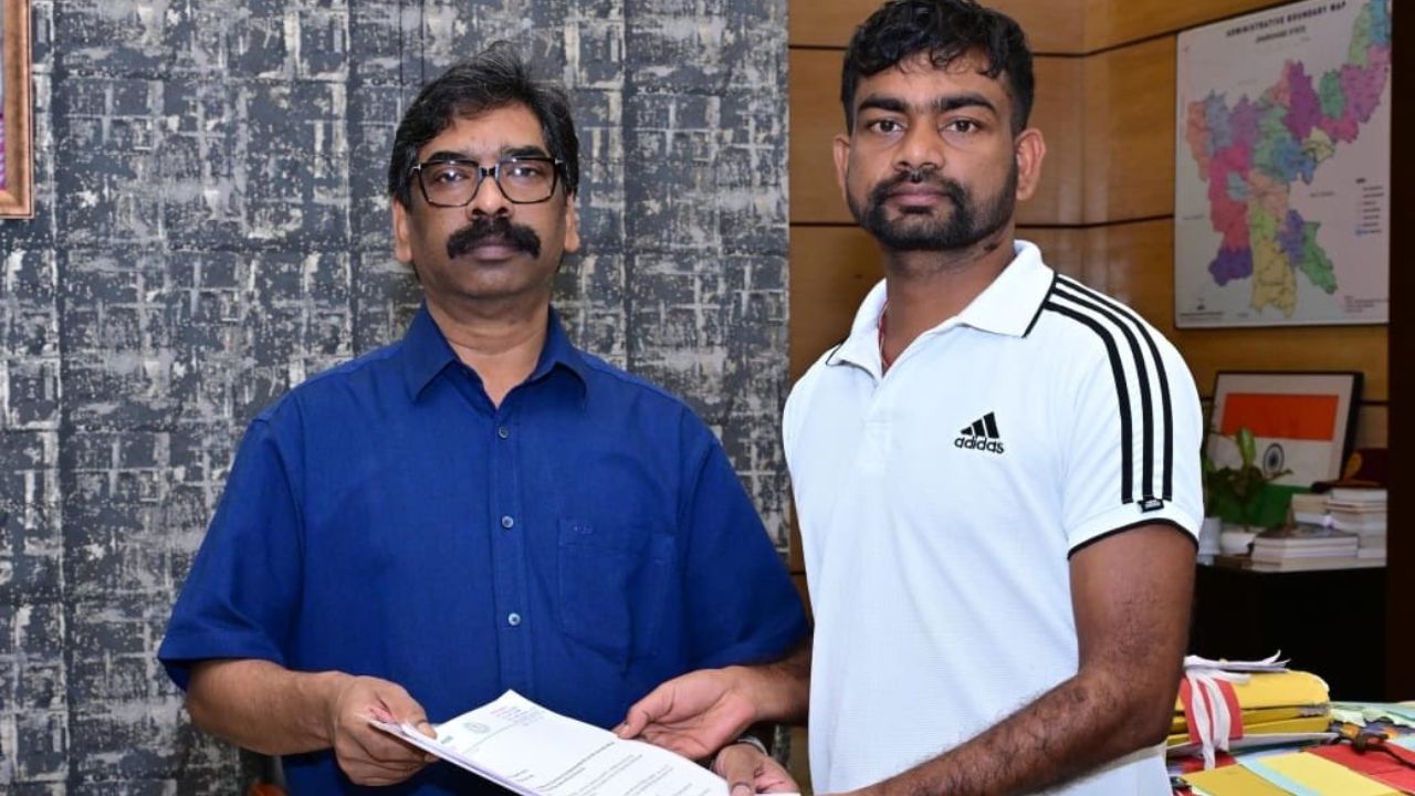 14वीं JPSC परीक्षा में कथित धांधली का मामलाः मुख्यमंत्री हेमंत सोरेन से विधायक जयराम महतो ने मुलाकात कर जांच की मांग की