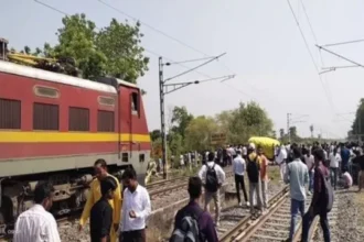 पटना-गया रेलखंड पर चोरों ने काटा 35 मीटर हाईटेंशन तार, घंटों ठप रहा रेल परिचालन, कई ट्रेनें फंसी
