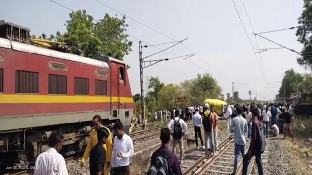 पटना-गया रेलखंड पर चोरों ने काटा 35 मीटर हाईटेंशन तार, घंटों ठप रहा रेल परिचालन, कई ट्रेनें फंसी