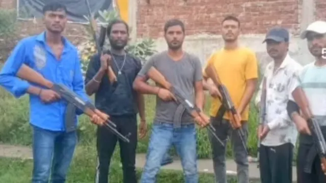 रांची में AK-47 जैसे हथियारों के साथ युवकों का Video Viral, लिखा- हम बिना लाइसेंस घूमते हैं..