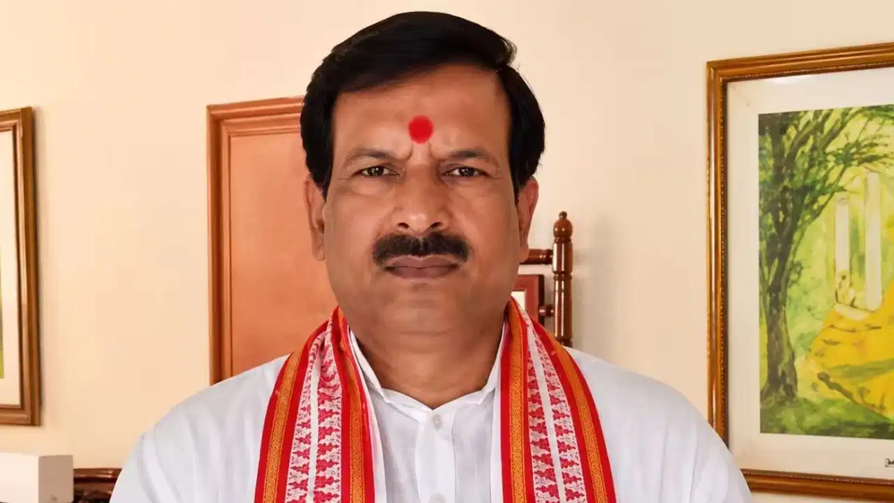RJD के पूर्व प्रवक्ता मृत्युंजय तिवारी BJP में शामिल, 20 साल रहें लालू यादव की पार्टी में, तेजस्वी की गैरहाजिरी के बीच बड़ा झटका