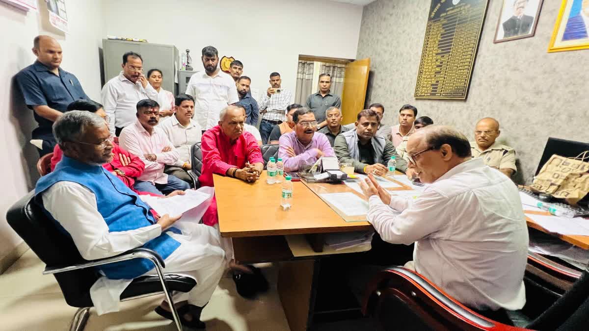 बाबूलाल मरांडी रांची में सदर दंडाधिकारी से मिले, कहा-एकतरफा कार्रवाई बंद करें, नहीं तो धरने पर बैठेंगे