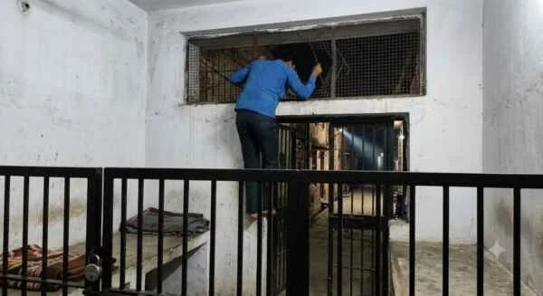 रांची के खेलगांव थाने से वेंटिलेटर के रास्ते फरार हो गया चोरी का आरोपी, पुलिस की सुरक्षा पर उठे सवाल