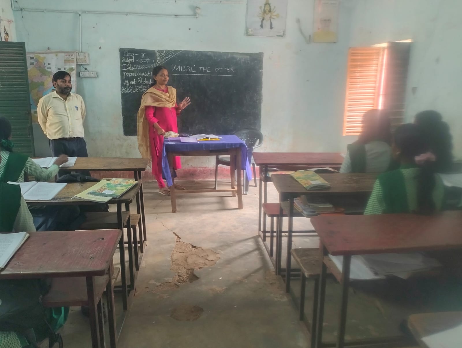 लोहरदगा के सरकारी स्कूलों में बच्चों को पढ़ा रहे अफसर, कमजोर विद्यार्थियों की अलग से होगी तैयारी 6 6 5