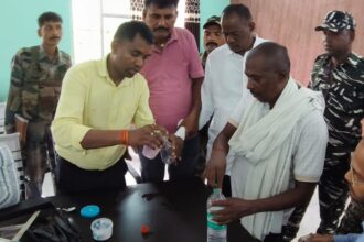 लातेहार में पंचायत सेवक 10 हजार रिश्वत लेते गिरफ्तार, पलामू ACB की बड़ी कार्रवाई