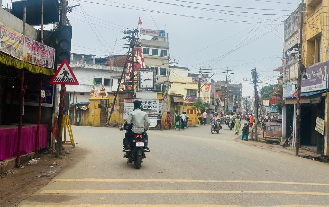 चैंबर के आह्वान पर शुभम हत्याकांड को लेकर लोहरदगा बंद का दिखा व्यापक असर, दुकानें रहीं बंद, बस स्टैंड में सन्नाटा, लोगों ने पावरगंज चौक को किया जाम 9 8