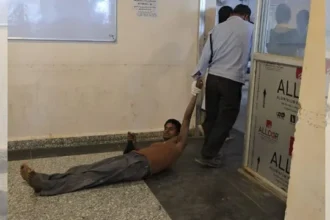 DMCH से आई शर्मनाक तस्वीर, ट्राली नहीं मिली तो मरीज को जमीन पर घसीटकर ले गए गार्ड